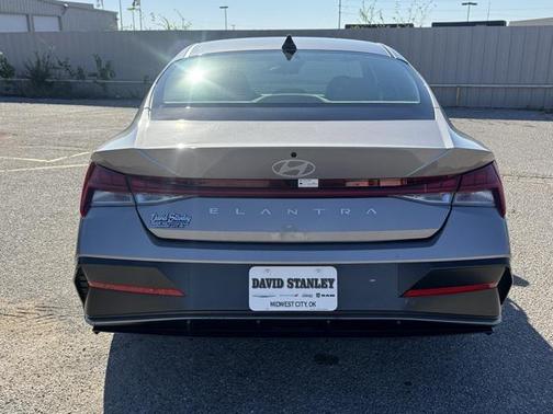 2025 Hyundai ELANTRA SEL