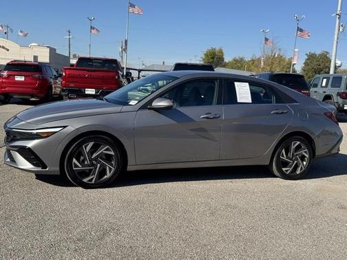 2025 Hyundai ELANTRA SEL