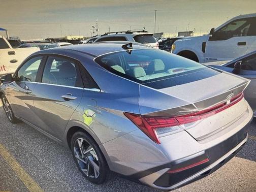 2025 Hyundai ELANTRA SEL