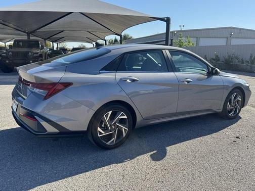 2025 Hyundai ELANTRA SEL