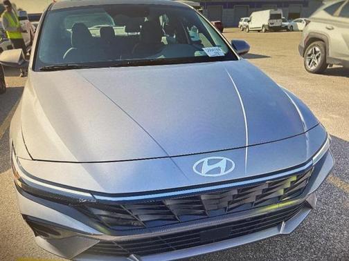 2025 Hyundai ELANTRA SEL