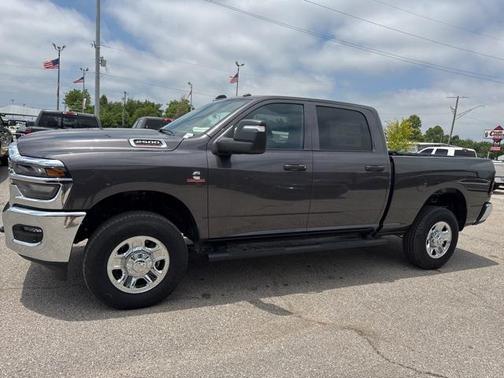 2025 RAM 2500 Tradesman Crew Cab 4x4 6'4' Box