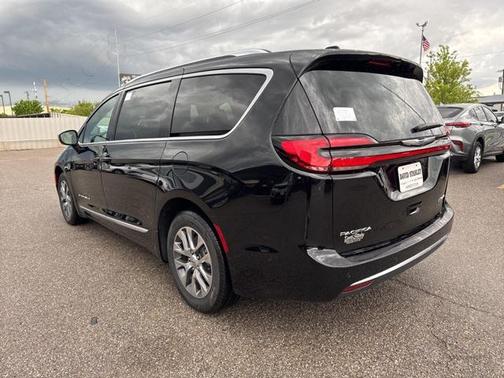 2025 Chrysler Pacifica L