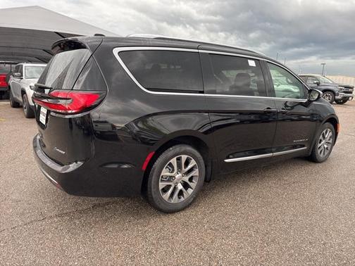 2025 Chrysler Pacifica L