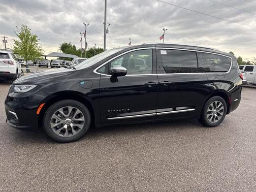 2025 Chrysler Pacifica L