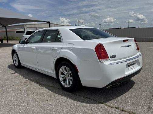 2023 Chrysler 300 Touring