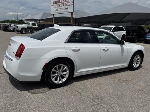 2023 Chrysler 300 Touring