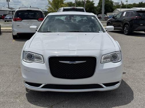 2023 Chrysler 300 Touring