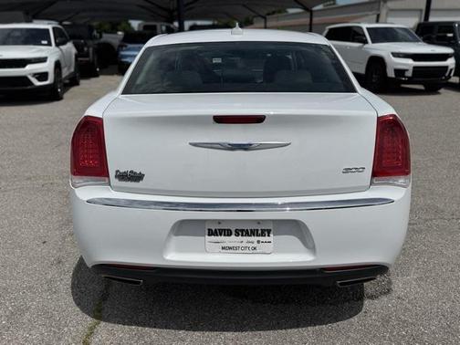 2023 Chrysler 300 Touring