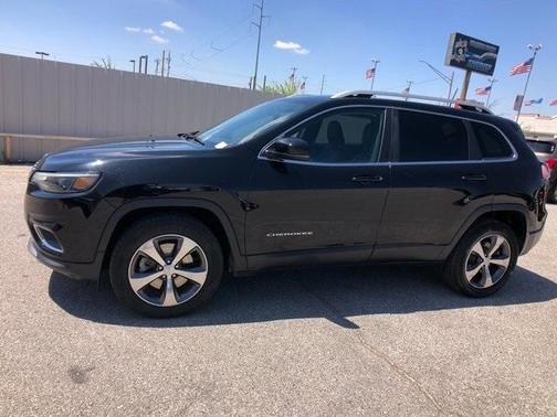 Photo 3 of 21 of 2019 Jeep Cherokee Limited