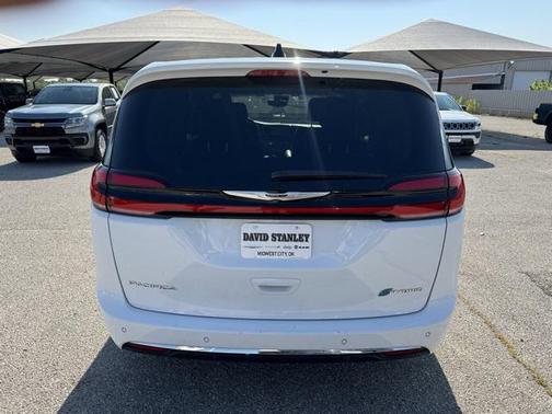 2024 Chrysler Pacifica Hybrid Select