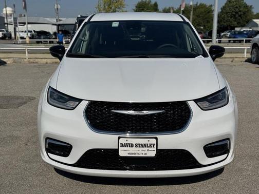 2024 Chrysler Pacifica Hybrid Select