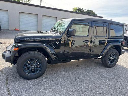 Black Clearcoat 2026 Jeep Wrangler 4-Door 85th Anniversary Edition