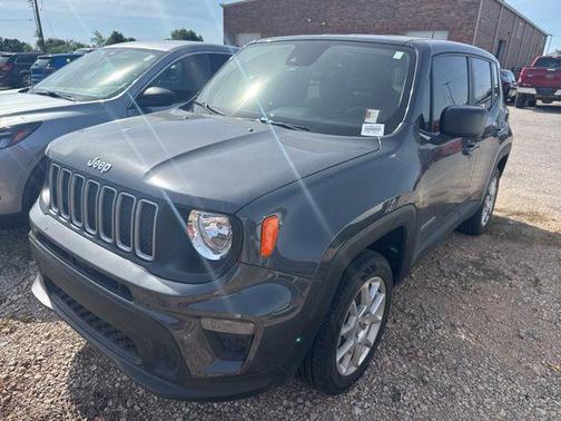 Graphite Gray 2023 Jeep Renegade Latitude