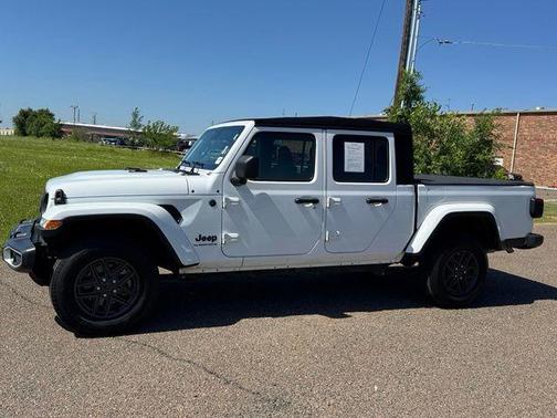 Bright White Clearcoat 2024 Jeep Gladiator Sport S