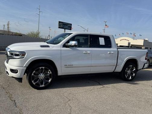 Ivory White Tri-Coat Pearlcoat 2021 RAM 1500 Limited