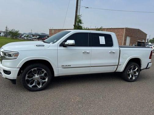 Ivory White Tri-Coat Pearlcoat 2021 RAM 1500 Limited