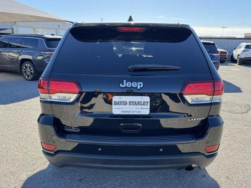 2022 Jeep Grand Cherokee Laredo