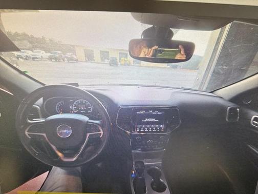 2022 Jeep Grand Cherokee Laredo