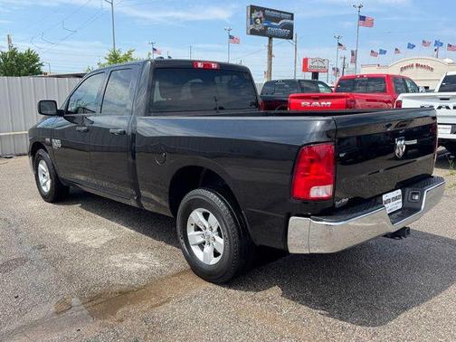 Brilliant Black Crystal Pearlcoat 2019 RAM 1500 Tradesman