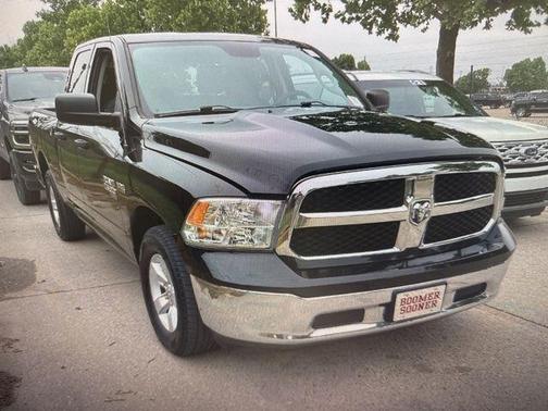 Brilliant Black Crystal Pearlcoat 2019 RAM 1500 Tradesman