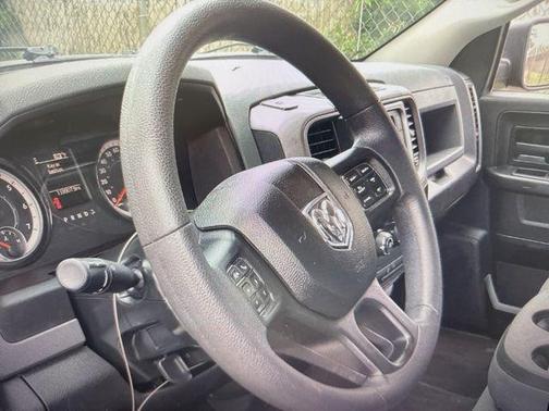 Brilliant Black Crystal Pearlcoat 2019 RAM 1500 Tradesman