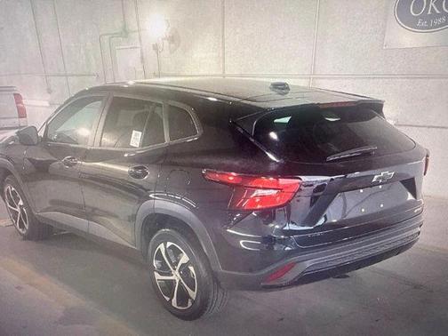 Mosaic Black Metallic 2026 Chevrolet Trax FWD 1RS