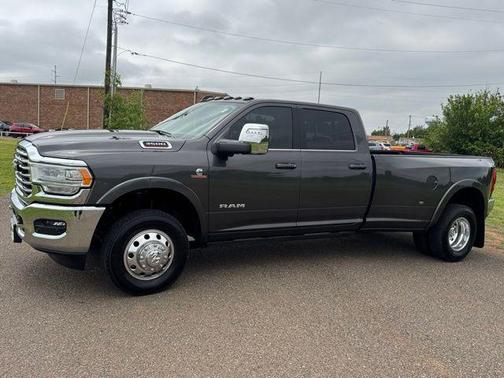 Granite Crystal Metallic Clearcoat 2024 RAM 3500 Longhorn