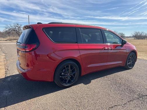 2026 Chrysler Pacifica L