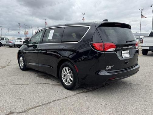 2023 Chrysler Voyager LX