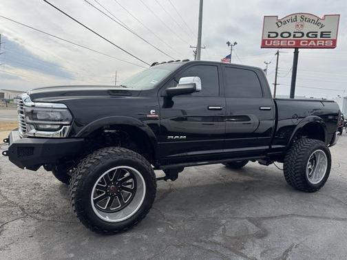 2022 RAM 2500 Laramie Crew Cab 4x4 6'4' Box