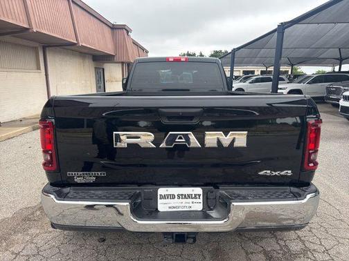 Diamond Black Crystal Pearlcoat 2026 RAM 3500 Big Horn Crew Cab 4x4 8' Box