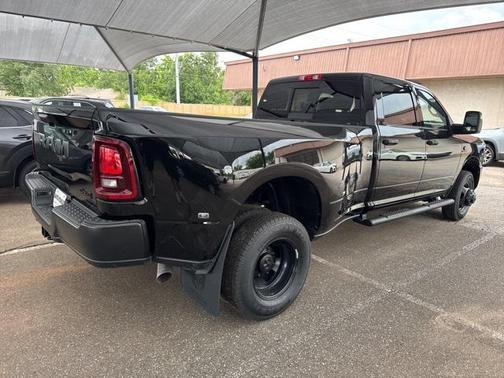 2025 RAM 3500 Tradesman Crew Cab 4x4 8' Box