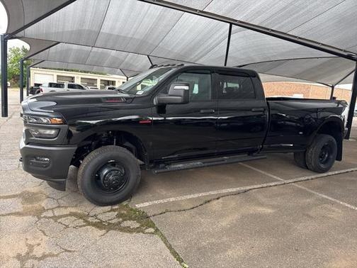 2025 RAM 3500 Tradesman Crew Cab 4x4 8' Box