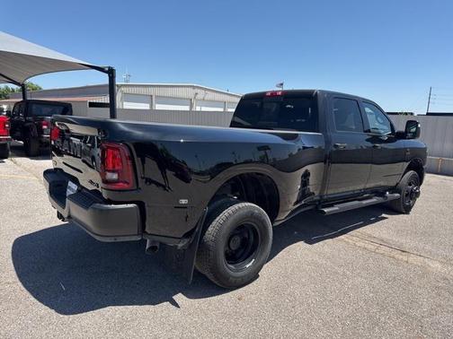 2025 RAM 3500 Tradesman Crew Cab 4x4 8' Box