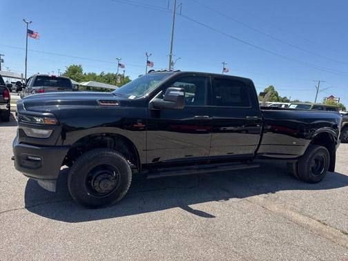 2025 RAM 3500 Tradesman Crew Cab 4x4 8' Box