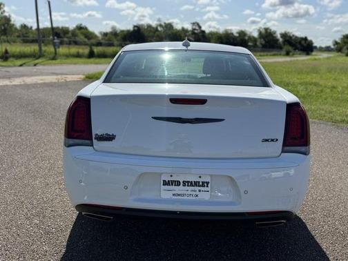 2021 Chrysler 300 Touring