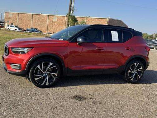2020 Volvo XC40 T4 R-Design