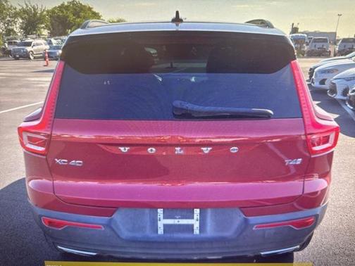 2020 Volvo XC40 T4 R-Design