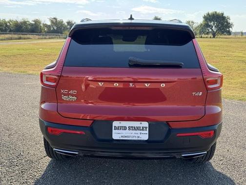 2020 Volvo XC40 T4 R-Design