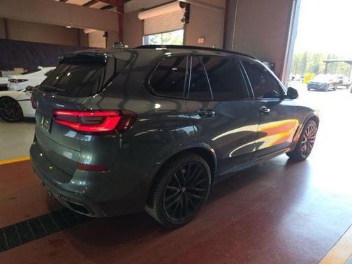 2022 BMW X5 M50i