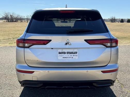 2022 Mitsubishi Outlander Black Edition 2WD