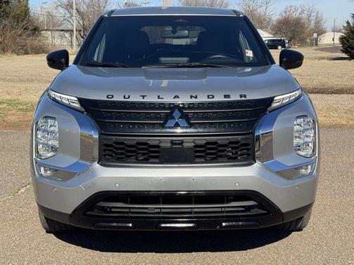 2022 Mitsubishi Outlander Black Edition 2WD