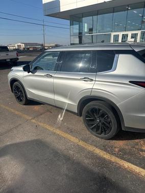2022 Mitsubishi Outlander Black Edition 2WD