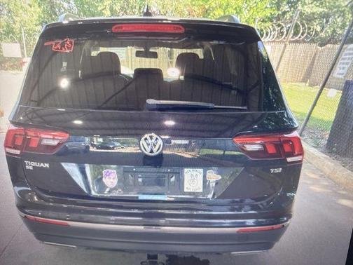 Pearl Metallic 2018 Volkswagen Tiguan 2.0T SE