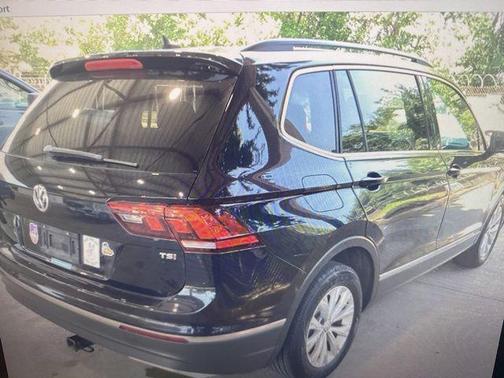 Pearl Metallic 2018 Volkswagen Tiguan 2.0T SE