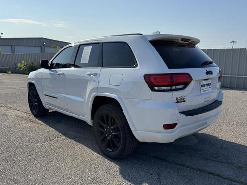 2022 Jeep Grand Cherokee Laredo
