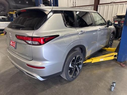 2022 Mitsubishi Outlander SE