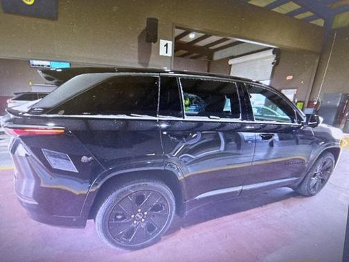 2024 Jeep Wagoneer S Launch Edition