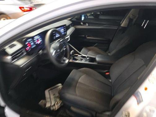 Glacial White Pearl 2023 Kia K5 LXS